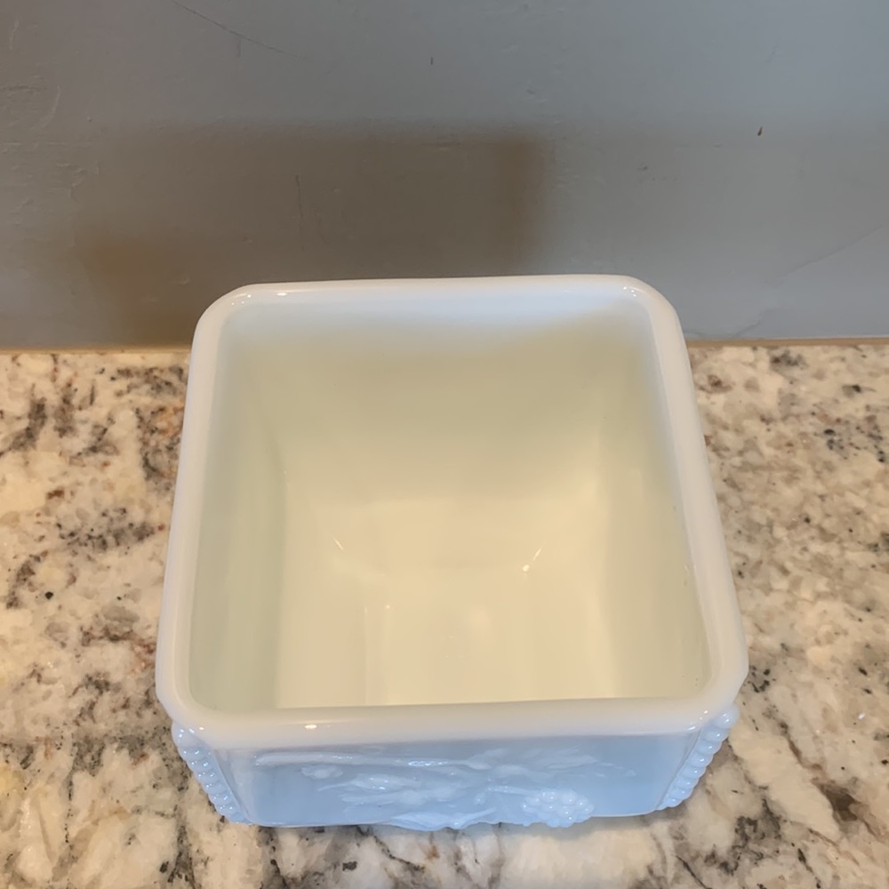 Westmoreland paneled grape beaded square puff box with lid milk glass - Picture 7 of 8